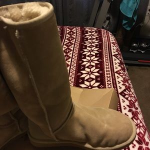 Authentic like new ugg boots